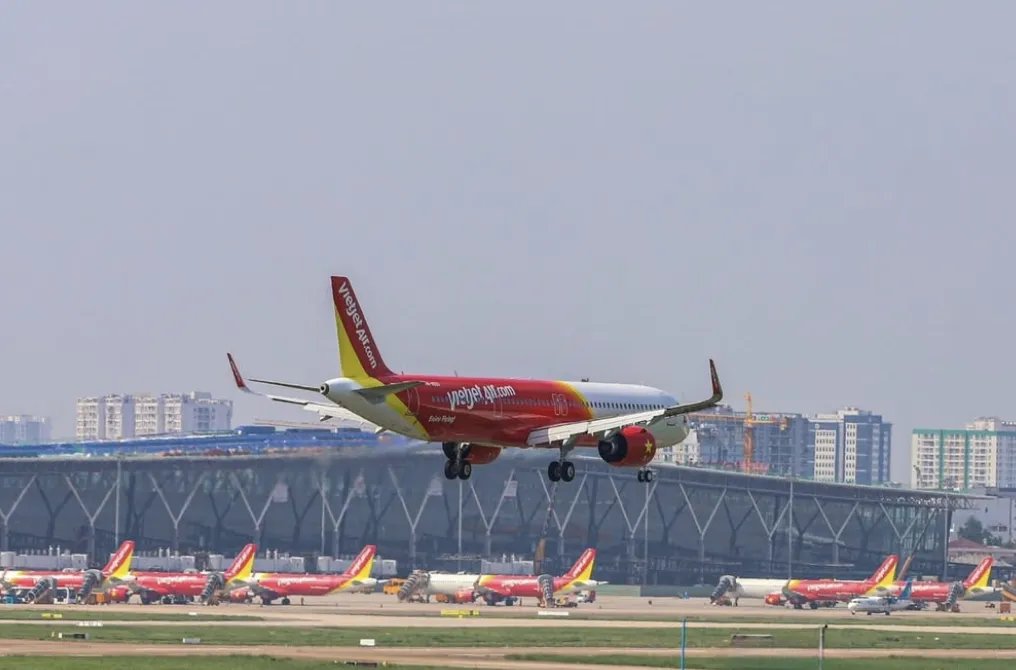 Dos aviones C909 fueron arrendados por Chengdu Airlines a Vietjet Air de Vietnam.