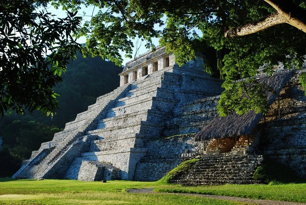 La civilización maya sigue viva en las comunidades que mantienen esa gran familia étnica y lingüística, dijo el INAH.