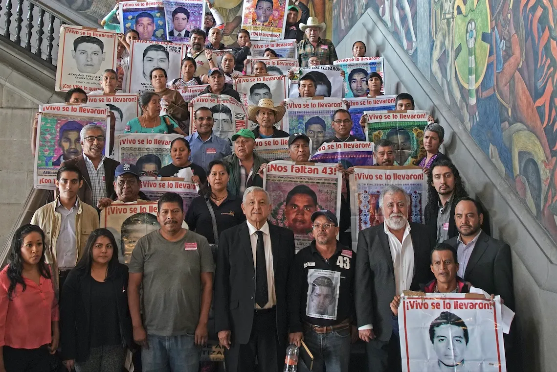 Familiares de los 43 desaparecidos. Foto: Agencia Cuartoscuro.