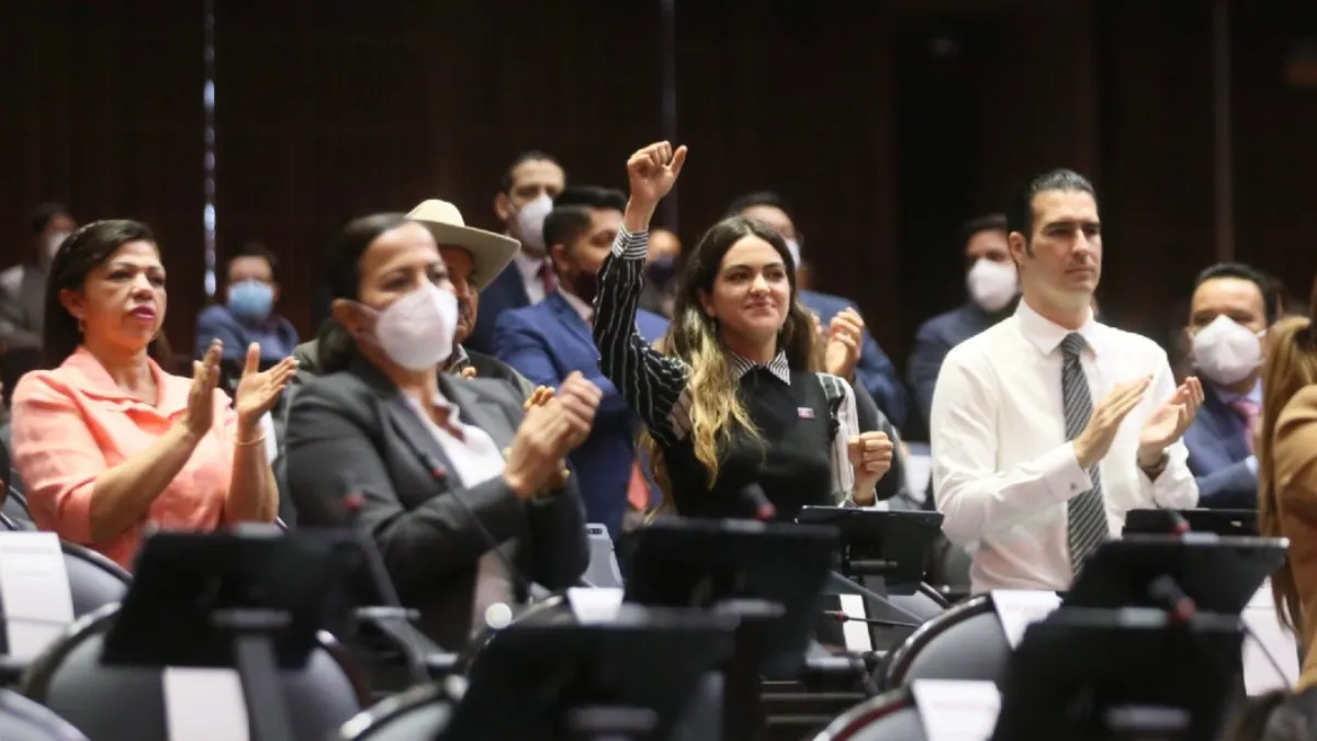 Los diputados de Morena defienden a México