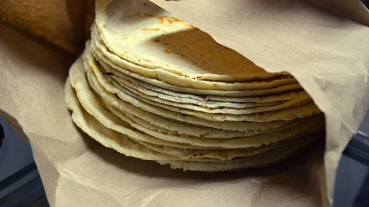 Kilo de tortilla se vende hasta en 30 pesos