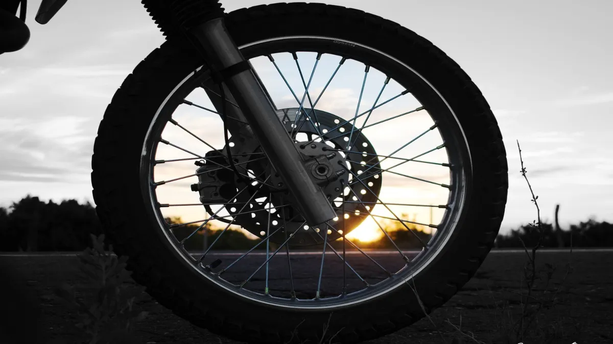 Motociclistas piden una NOM para regular las llantas en México