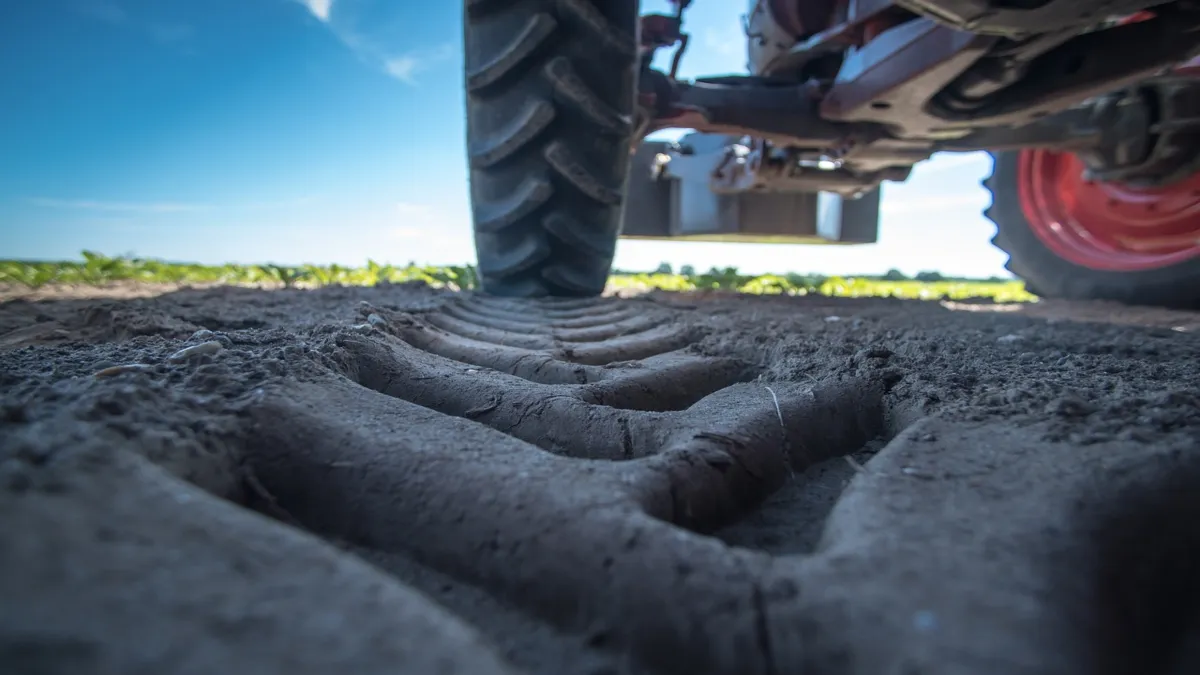 Productores del Valle de Mexicali realizarán un plantón en el Centro Cívico con sus tractores