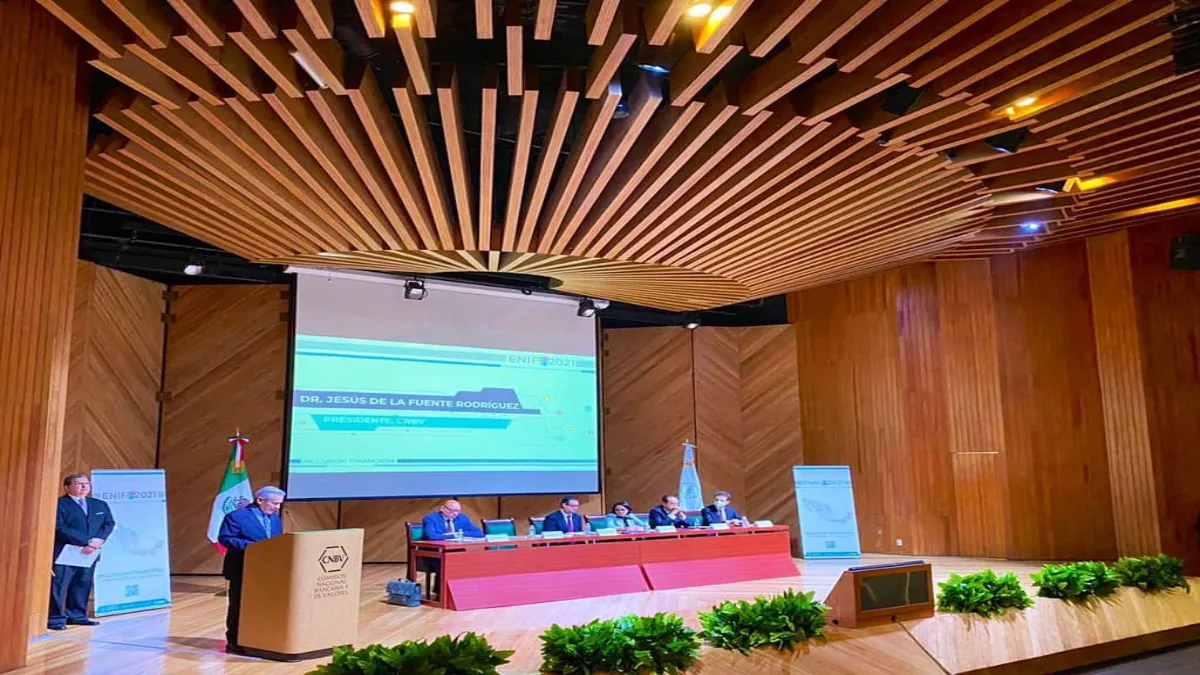 Retraso de nuevas licencias de la CNBV empuja a las fintech hacia las Sofipos