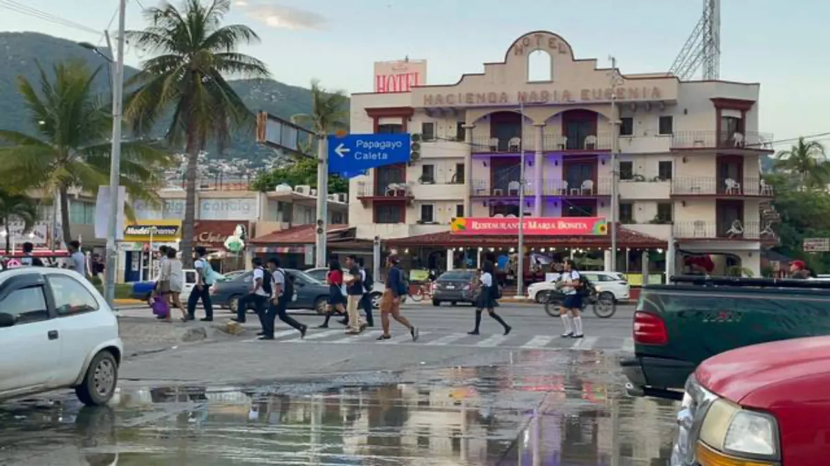 Problema de descarga de aguas negras a la bahía de Acapulco cumple más de un año y medio