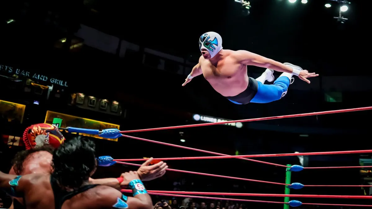La lucha libre conecta a Estados Unidos y México: Ken Salazar