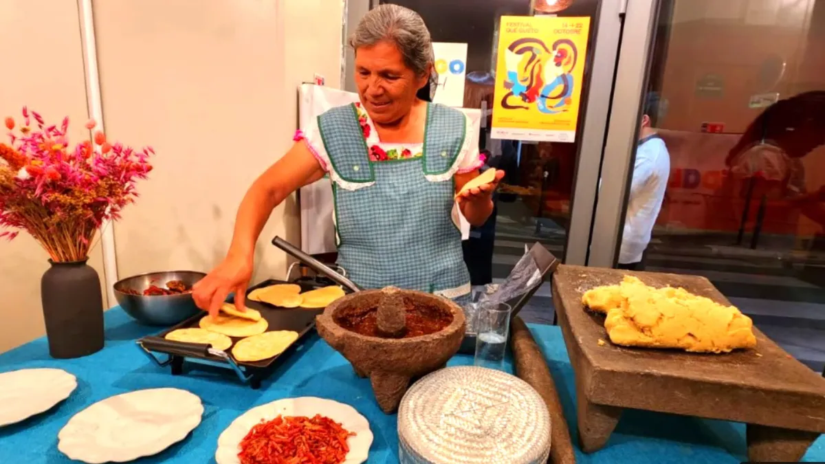 La cocinera tradicional Doña Luisa Anaya pone en alto el sabor de México en París