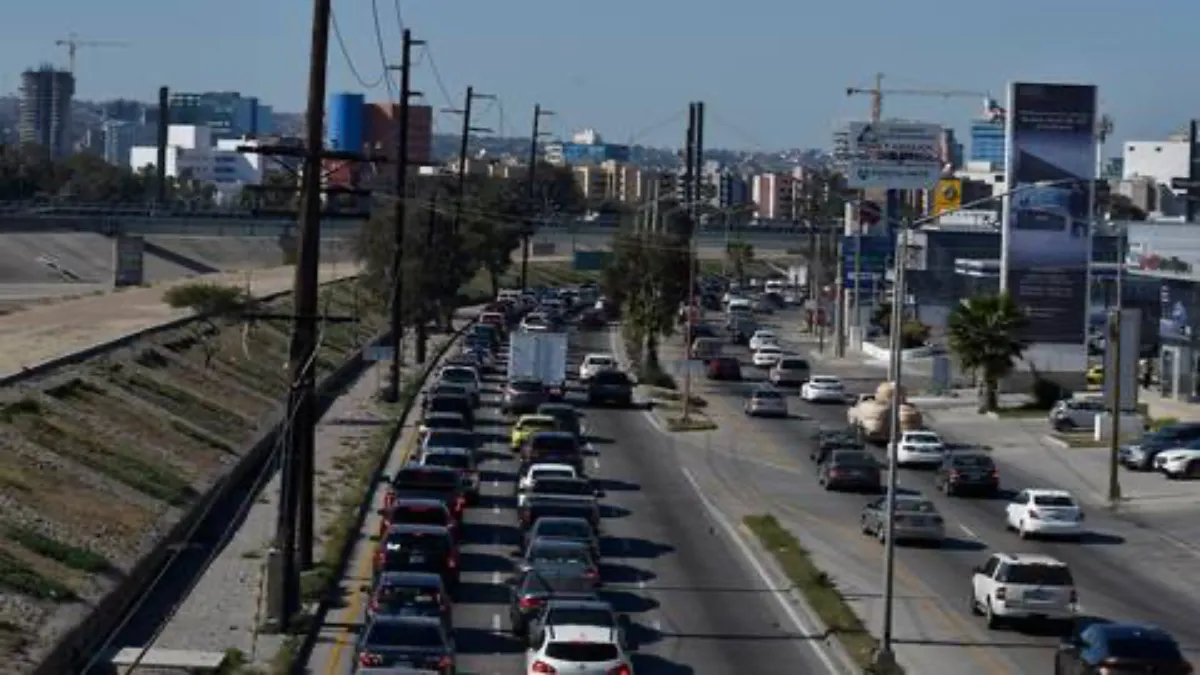 Analizan que vehículos hagan fila para cruzar a EU sobre la canalización del Río Tijuana