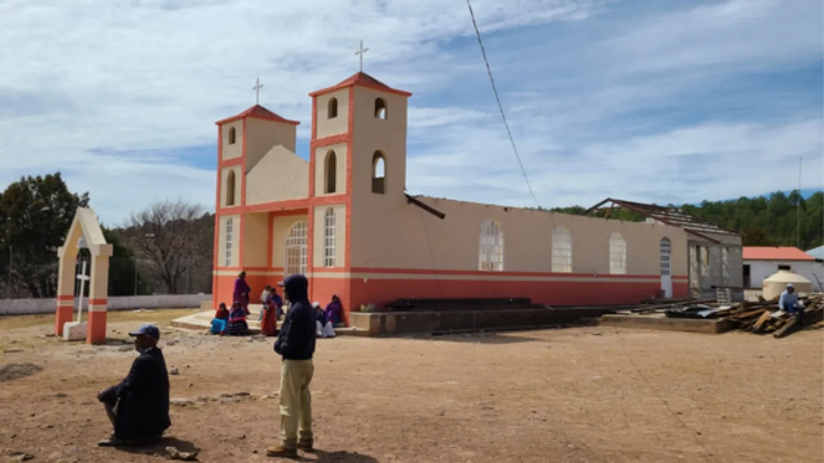 Reconstruyen iglesia en Guachochi (Chihuahua) destruida a tiros por el narco