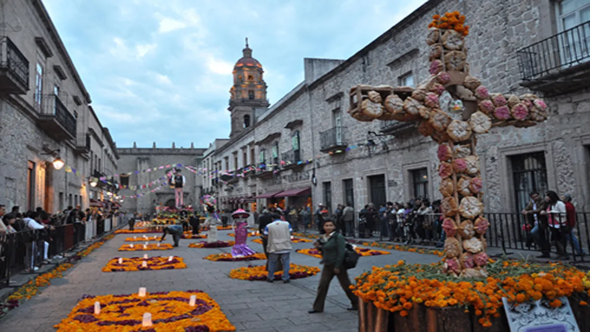 Ciudad de México, Querétaro, Guadalajara, Guerrero y Monterrey, son algunos de los estados que más visitan la capital michoacana durante la Noche de Muertos.