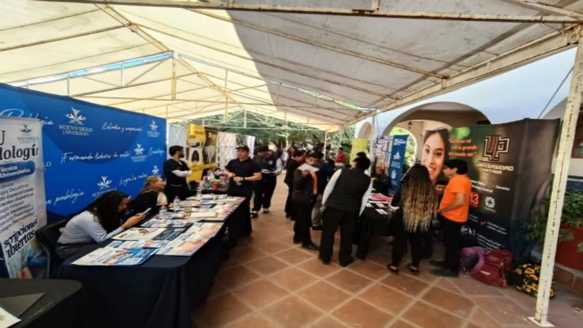 En las instalaciones del Instituto Sanmiguelense se llevó a cabo la feria de universidades.