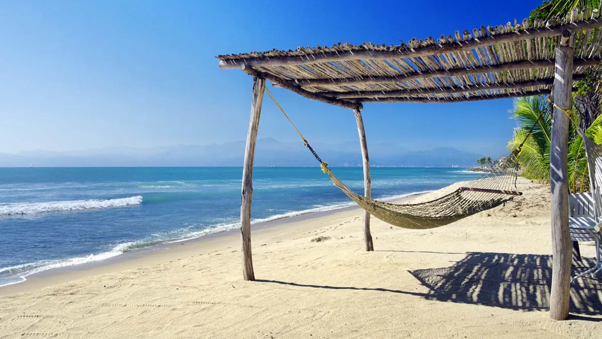 El número de permisos solicitados por extranjeros para comprar una propiedad en playas apenas llega a mil 412.