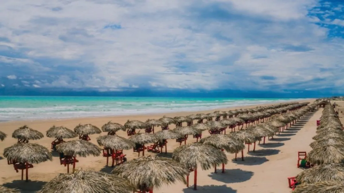 Es una puerta de entrada hacia playas, turismo de naturaleza, gastronomía y vida nocturna.