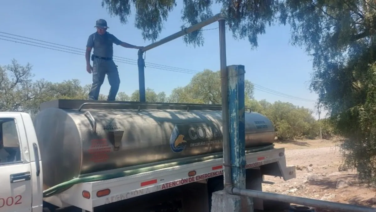 Las personas que controlaban este espacio poseían cuatro pipas, que llenaban de agua obtenida de forma clandestina.