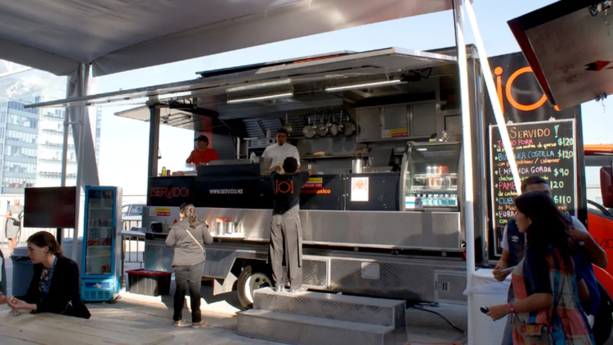 Denunció que se tiene una competencia desleal con los Food Trucks.