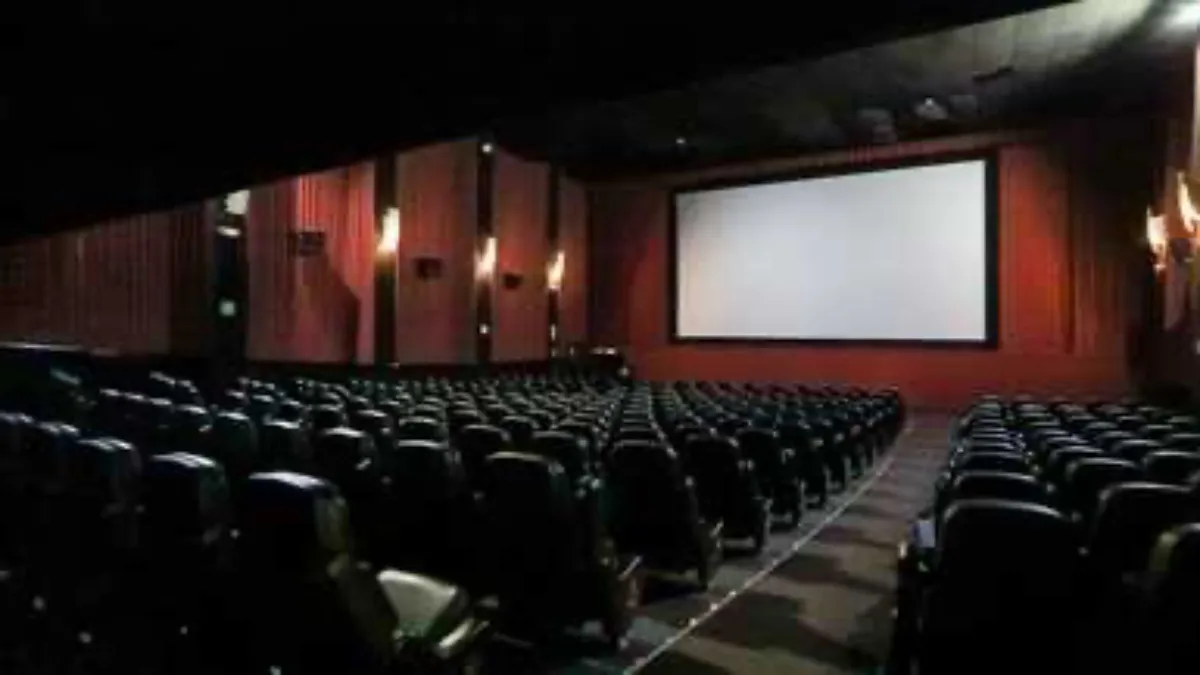 Gente más joven de pronto sólo va a las salas de cine por la película evento.