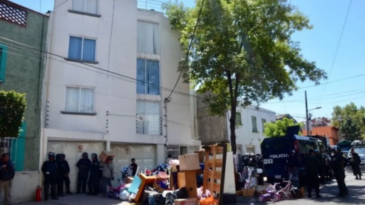 Su participación en los actos de despojo perpetrados en contra de personas mayores.