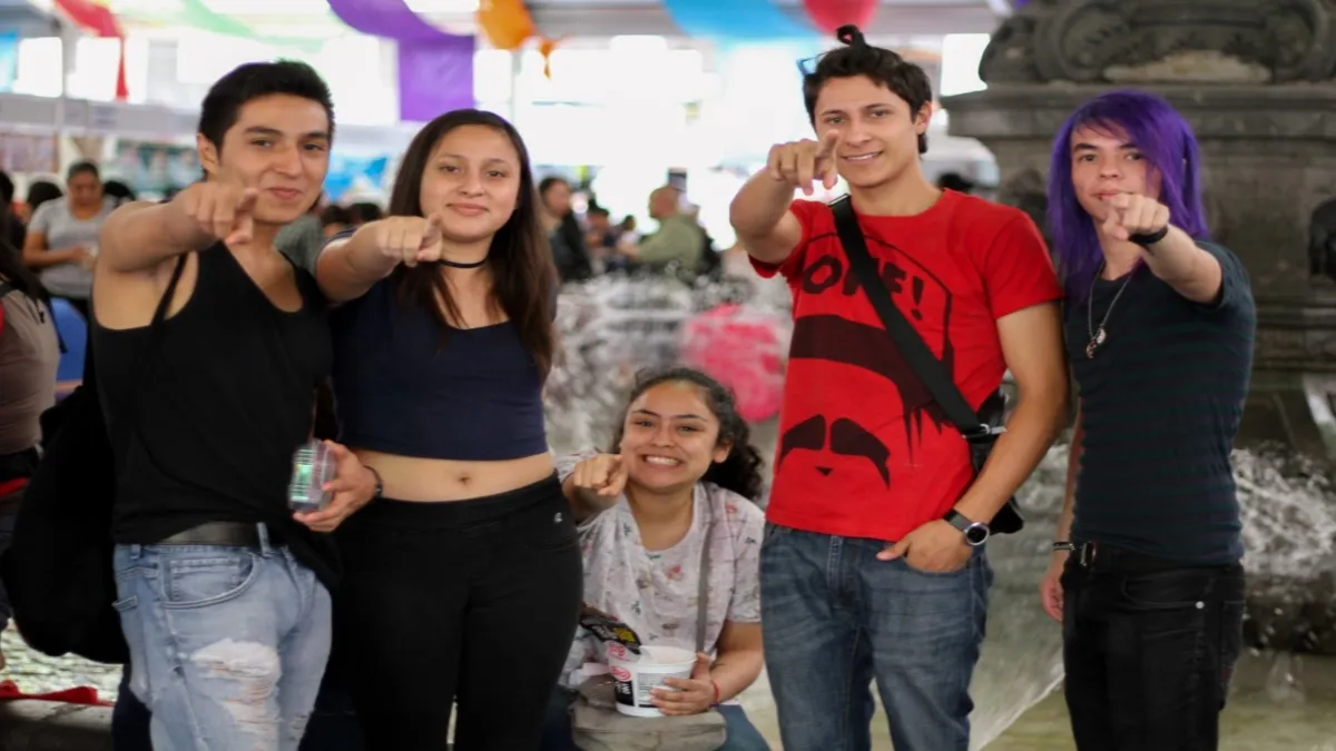 Estos cambios abruptos a los que se ha sometido el país, dijo, urgen la necesidad de crear líderes jóvenes.