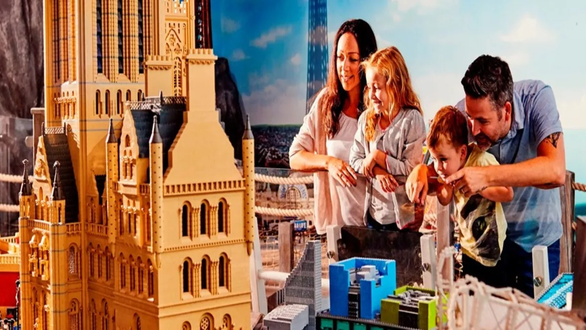El parque ha completado el 85 por ciento de las fachadas de sus edificios, y los trabajos de decoración exterior e instalación interior del Hotel LEGOLAND.