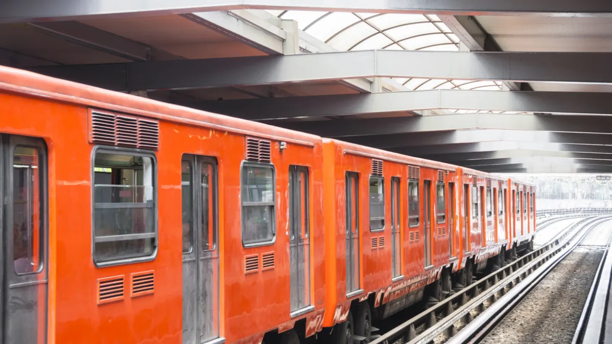 Después del mediodía viajar en el Metro y con este clima es algo muy incómodo porque no hay ventilación.