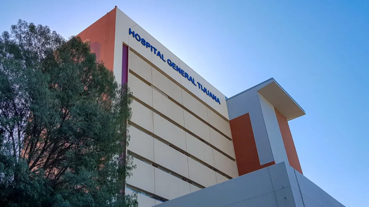 Los pacientes marcharon desde las instalaciones del HGT hasta la garita vehicular de San Ysidro.