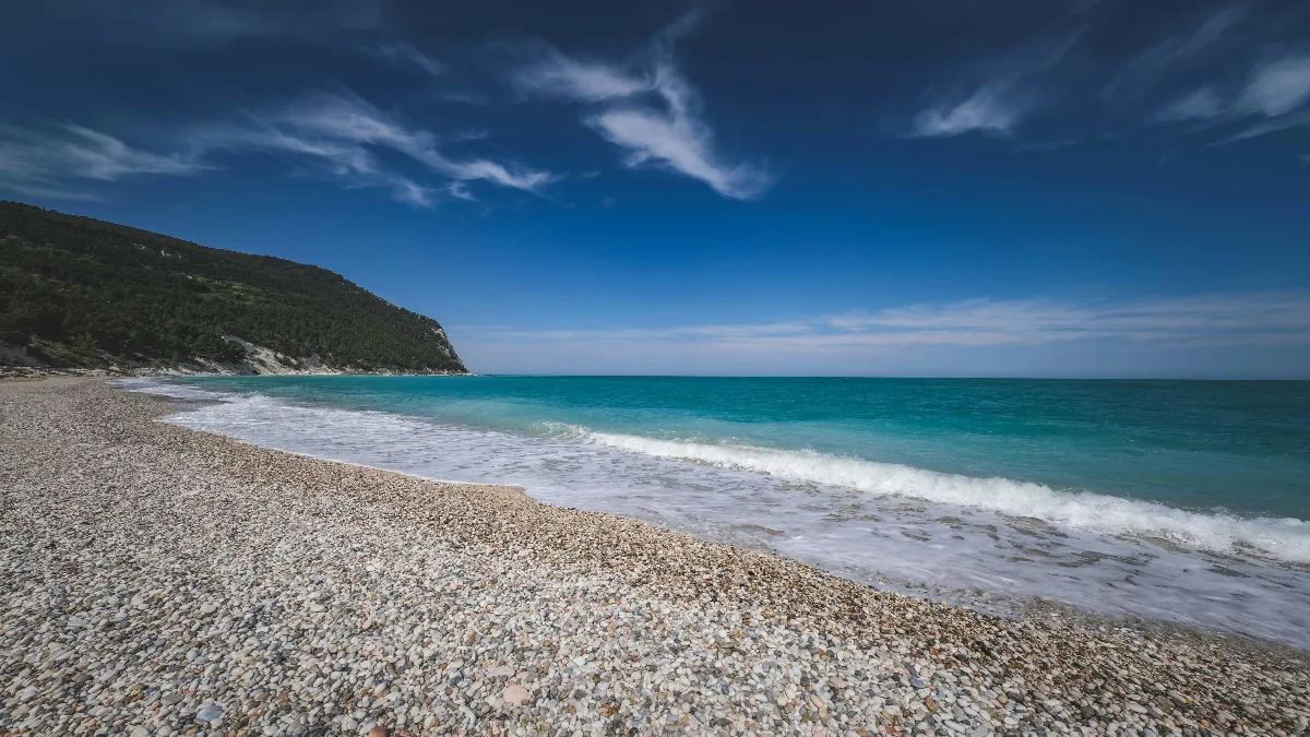 Exhortó a la población a mantener la limpieza de las playas durante la temporada vacacional.