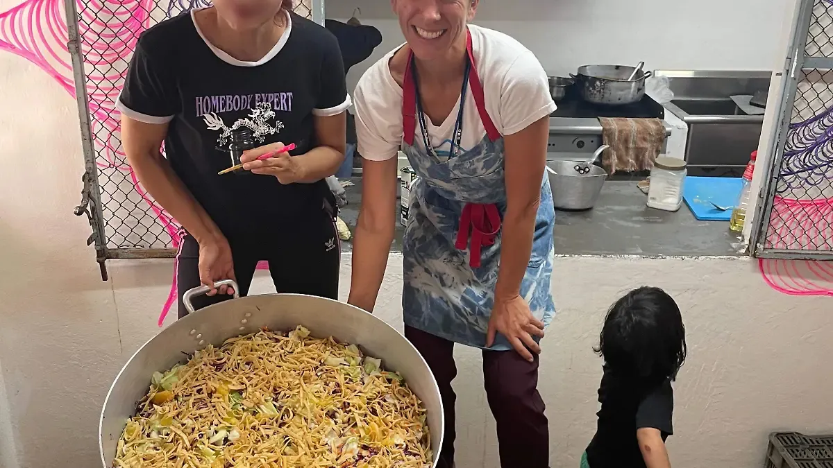 En junio cumplimos 6 años, empezamos mi mamá y yo dando un curso de cocina y vimos la necesidad que había.
