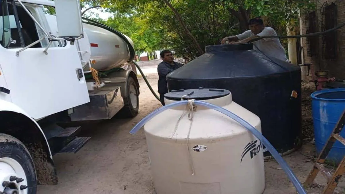 Los vecinos tendrían que investigar si la persona señalada estaba robando el agua o tenía permiso.