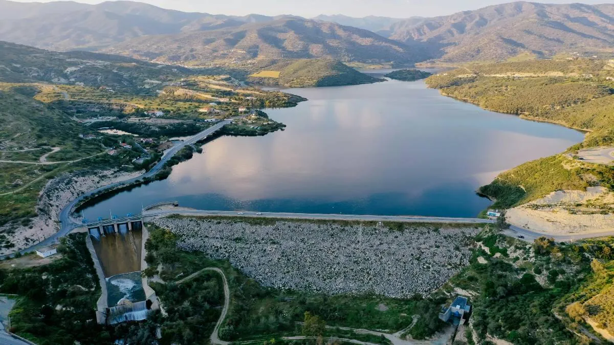 La central hidroeléctrica entró en operaciones una década después.