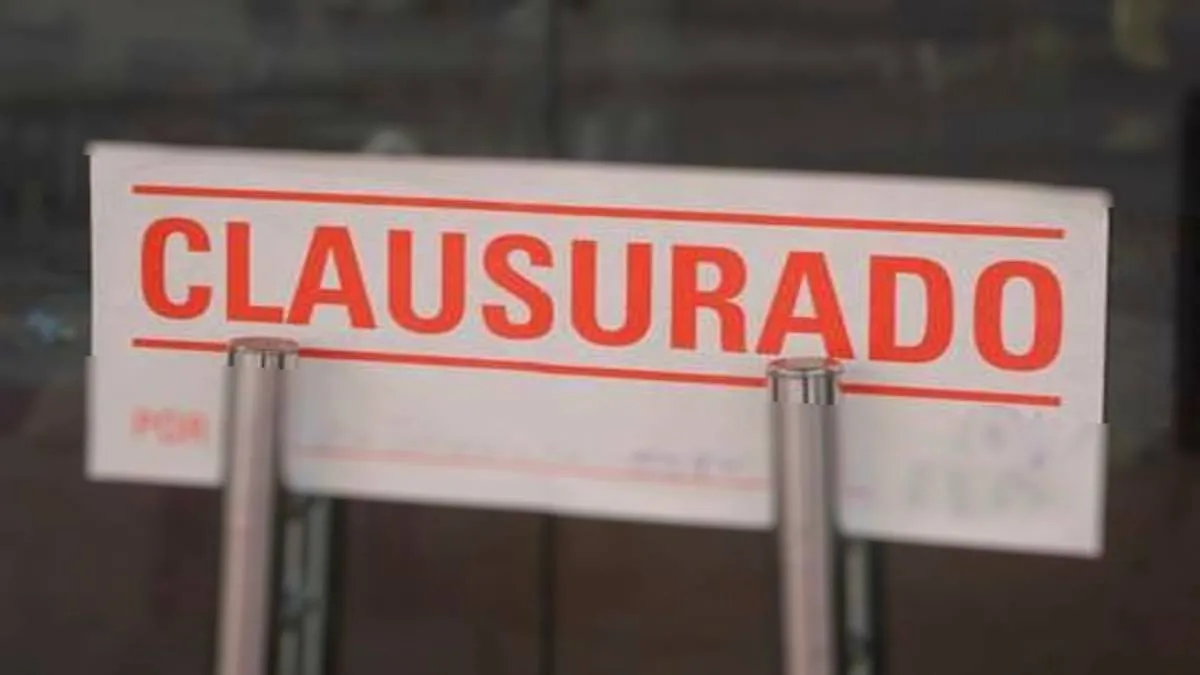 Los negocios de venta de cerveza y alcohol en la zona continúan operando.