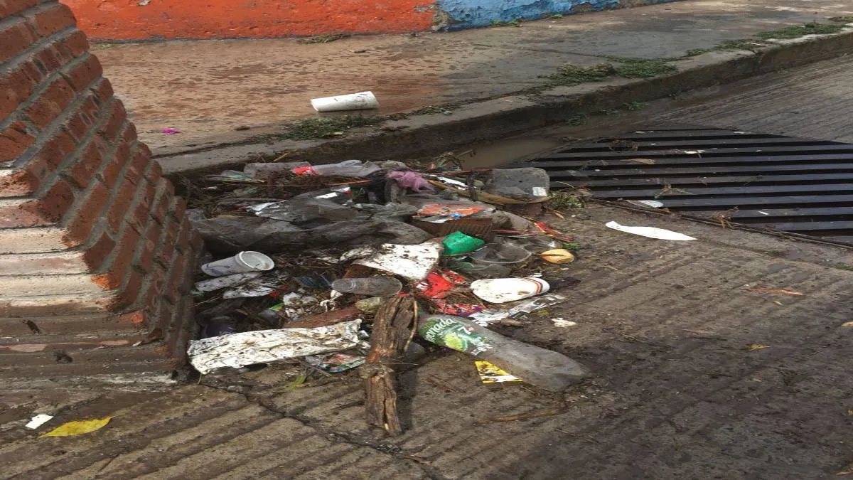 Atendió 70 reportes ciudadanos relacionados con drenajes colapsados, principalmente por acumulación de basura.