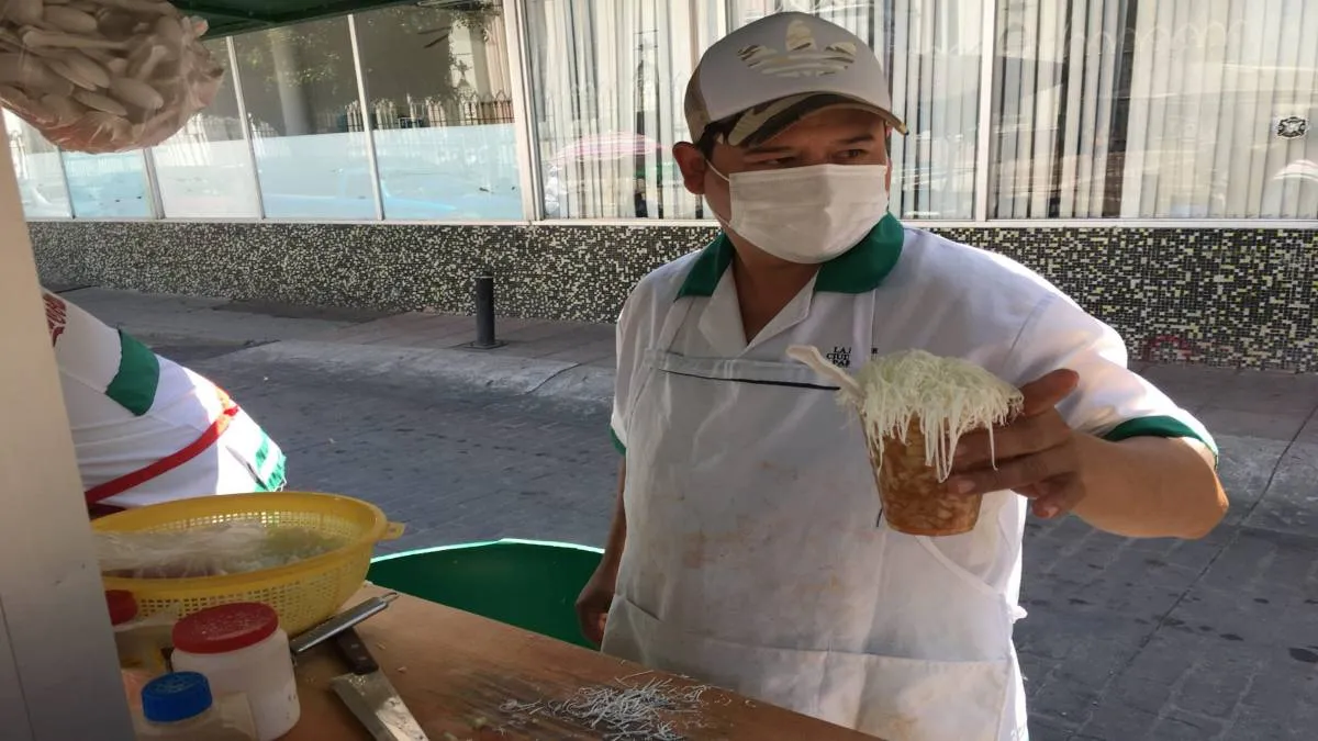 “Caldo de Oso” viene de la forma en que el vinagre, limón y el chile generan un “caldito” 