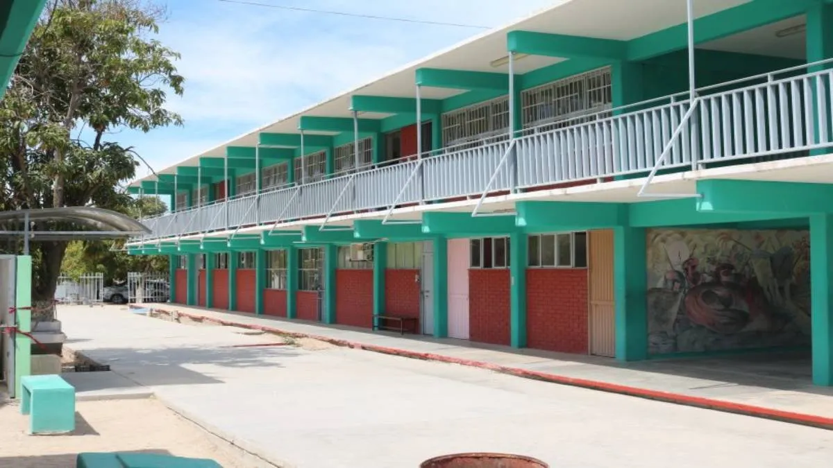 Así como cualquier persona que observe movimientos inusuales dentro o alrededor de las escuelas.