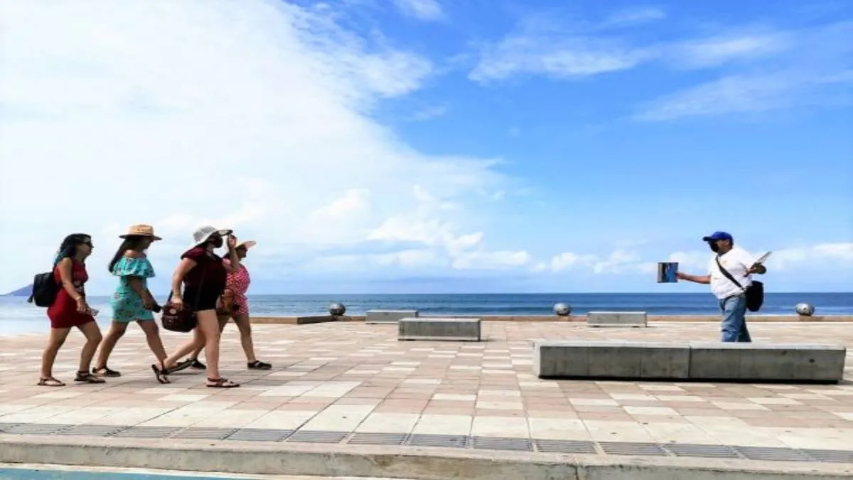 Sobre los permisos retirados, la delegada en Cabo San Lucas, Karina de la O Uribe, dijo que fueron recogidas 350 credenciales.