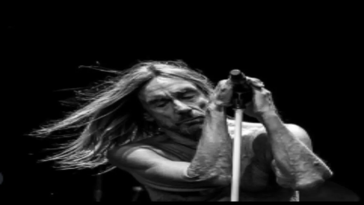 El relato de Iggy Pop no es lineal; a lo largo de más de cincuenta años, ha vivido muchas vidas.