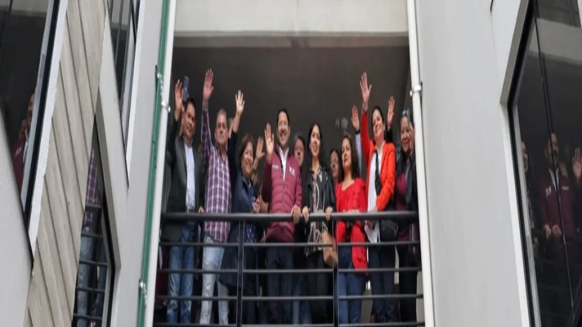 Está ubicada a lado del estacionamiento que pretender ser la primera vivienda asequible en renta pública para jóvenes.