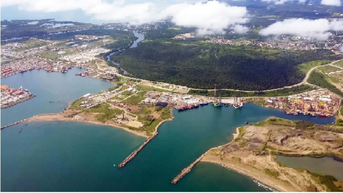 Como la Refinería de Dos Bocas y el Tren Maya, que generaron miles de empleos temporales durante su construcción.