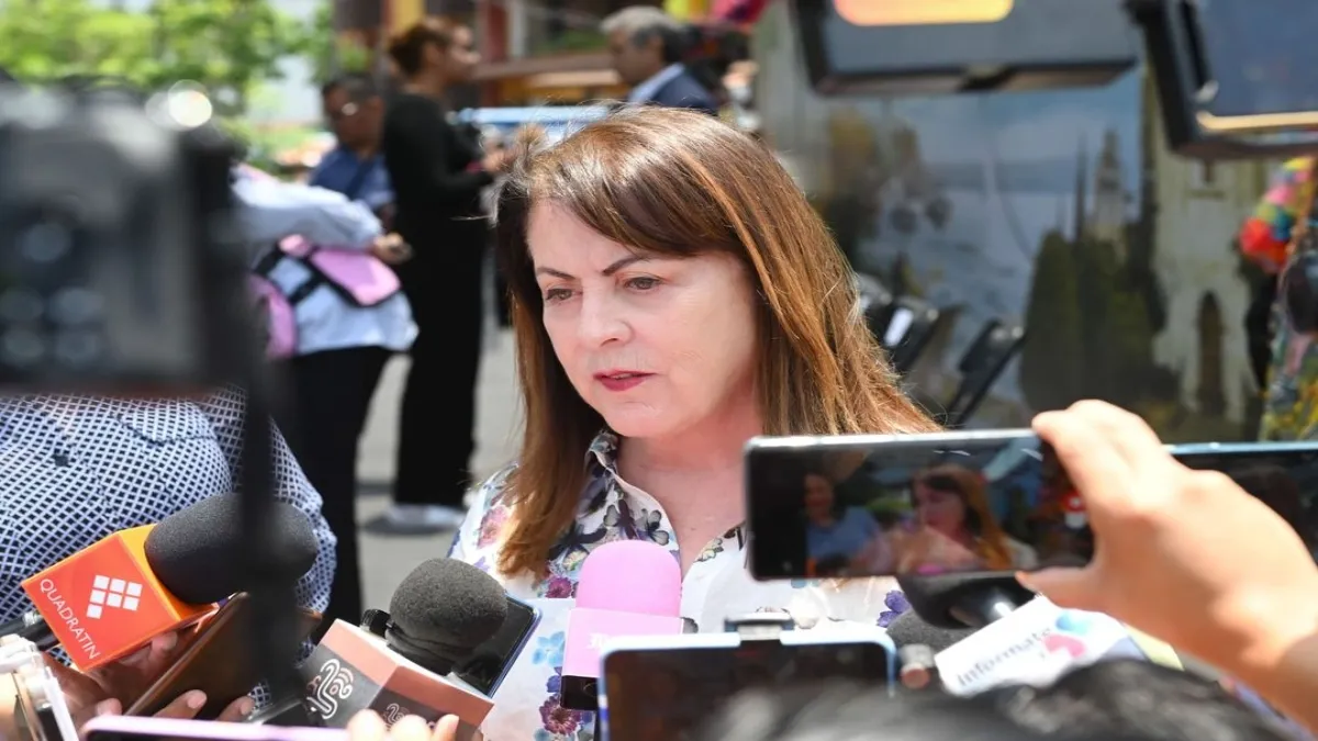 La gobernadora se comprometió a mantener informada a la opinión pública sobre el avance de las negociaciones.