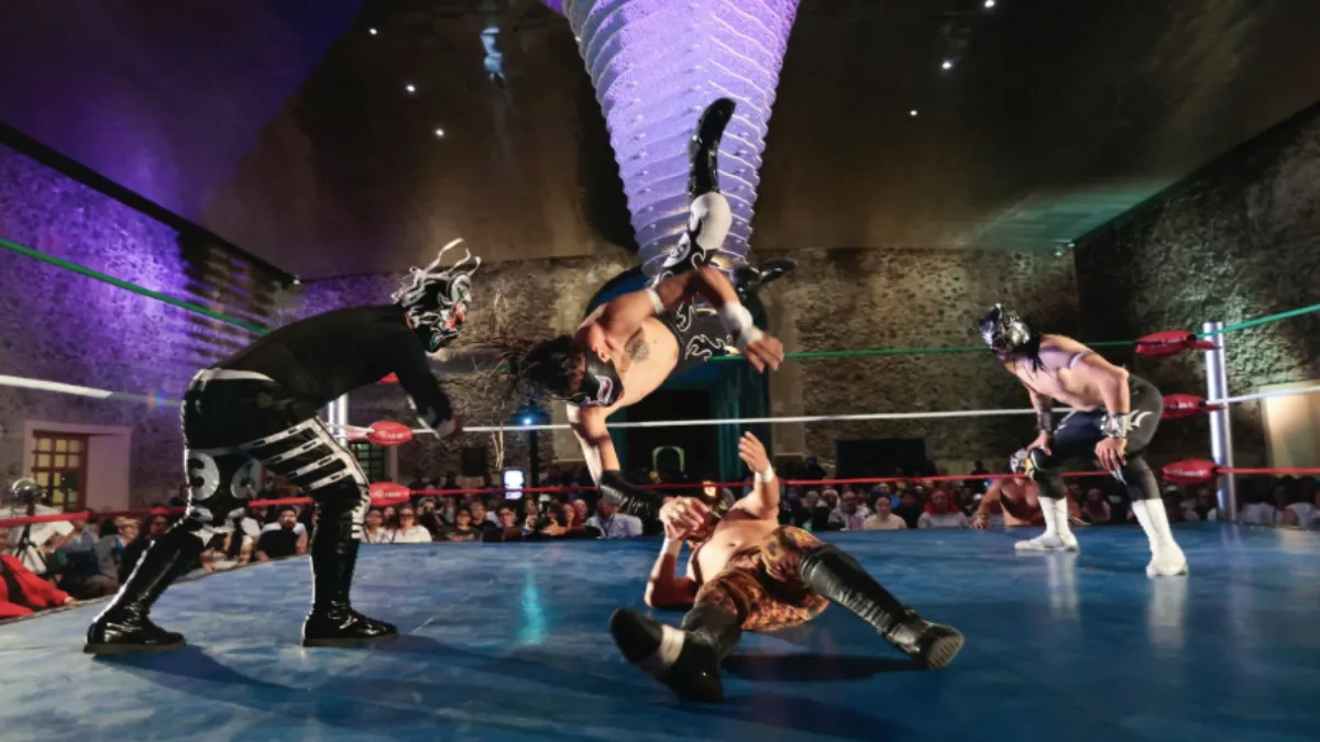 Hace 15 años trabajé como director para una empresa de lucha libre, empecé a hacerles contenidos.