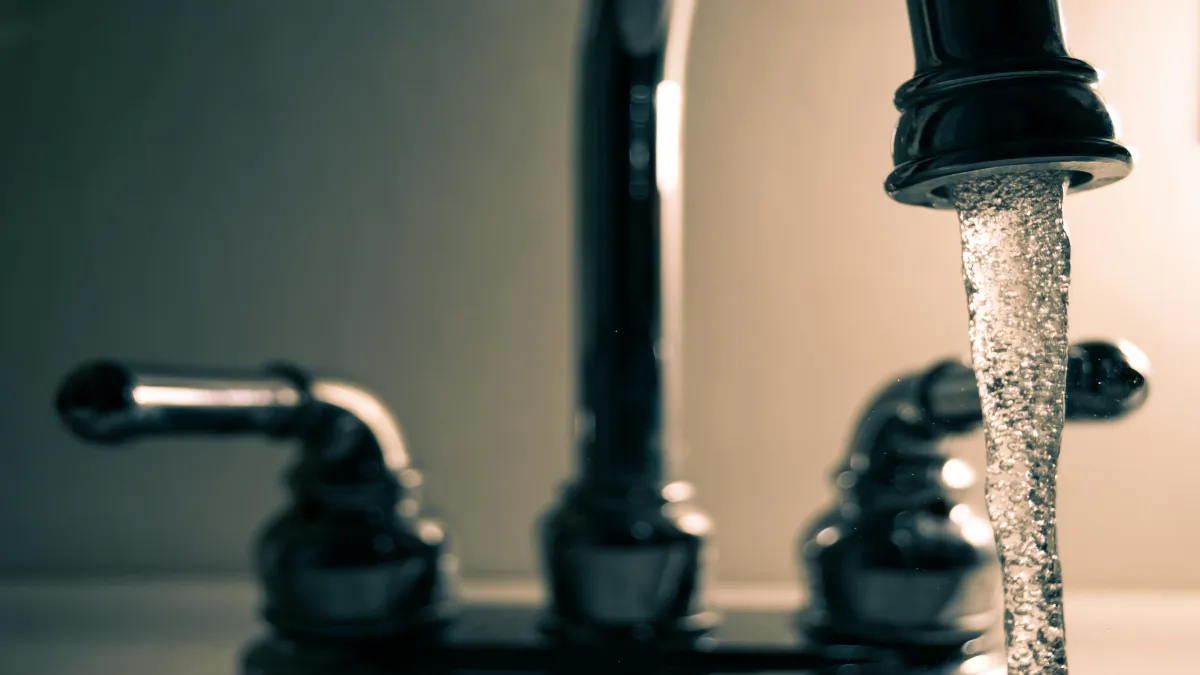 De que el agua que se reutilizara fuera para consumo industrial y agrícola.