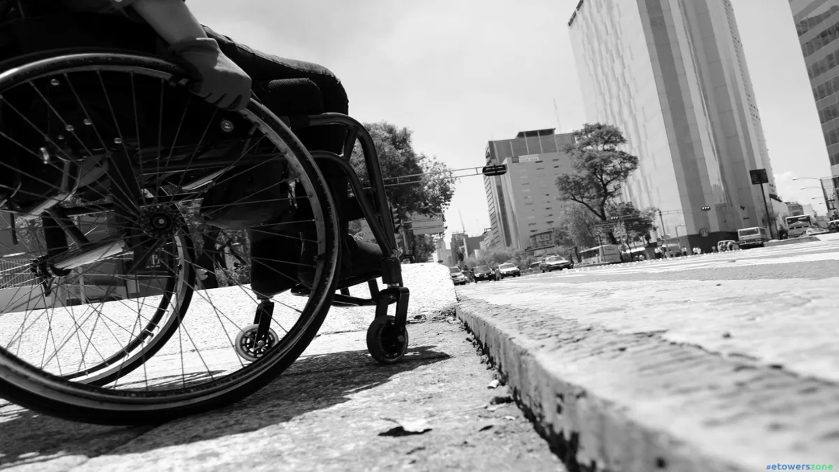 Ya que su colonia carece de rampas para personas con discapacidad.