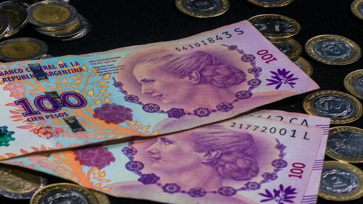 El Gobierno de Argentina comenzará a intervenir el mercado cambiario a través del Tesoro Nacional.