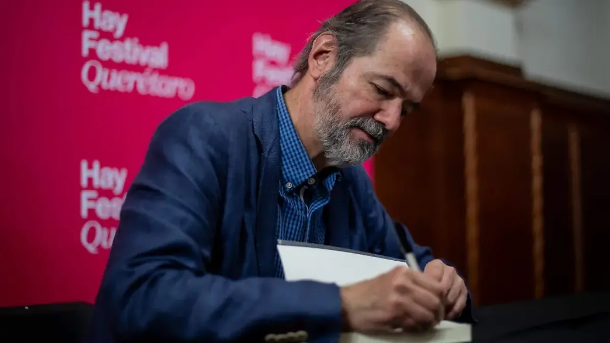 Villoro considera que la dinámica de las redes sociales limita el nivel de la discusión humana y de la conversación.