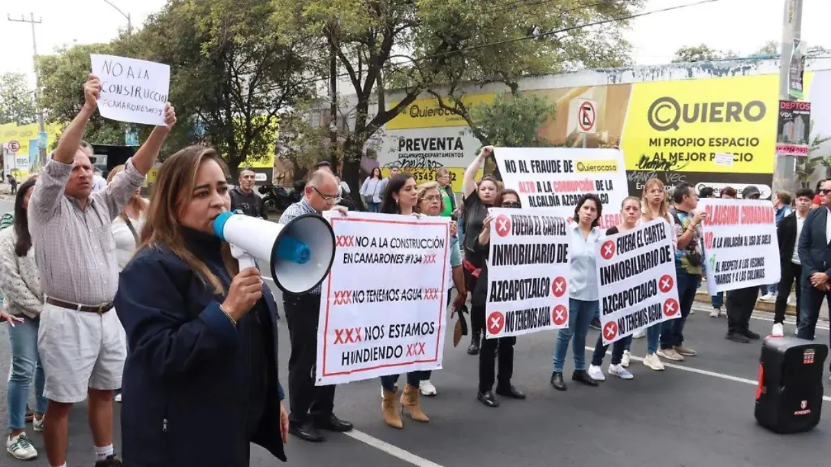 Sus casas se cimbran debido a la construcción, muchos de ellos ya tienen grietas en sus viviendas.