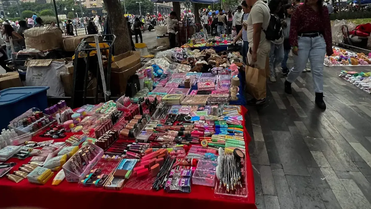 Los vendedores ambulantes retirados en ese momento ya contaban con puestos en la plaza comercial.