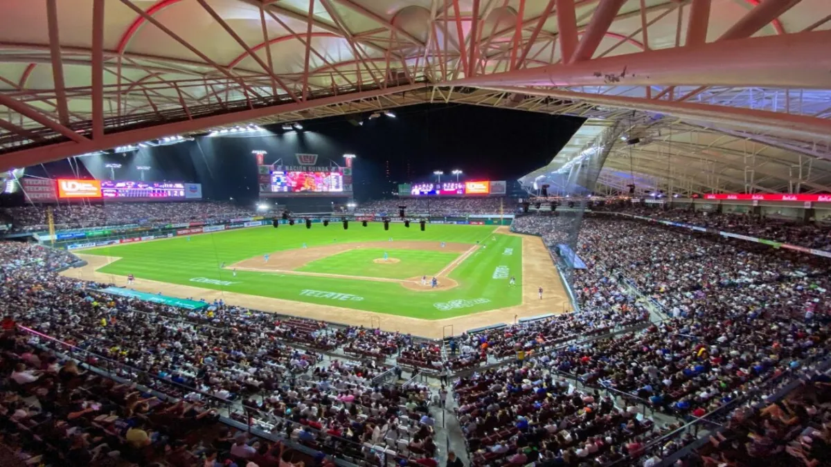 El beisbol resiste incluso cuando el miedo toca la puerta.