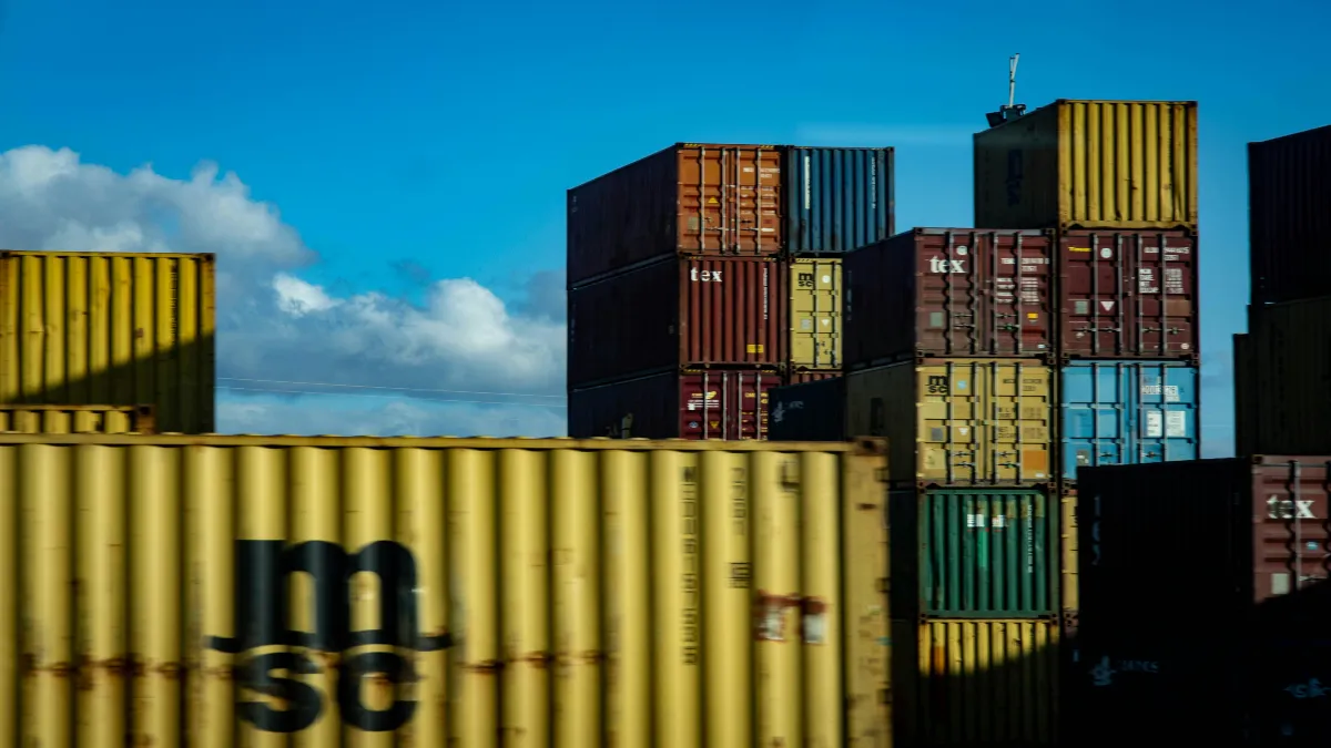 Sí, hay algunas inquietudes del sector empresarial, o evidentemente, en temas de exportaciones.