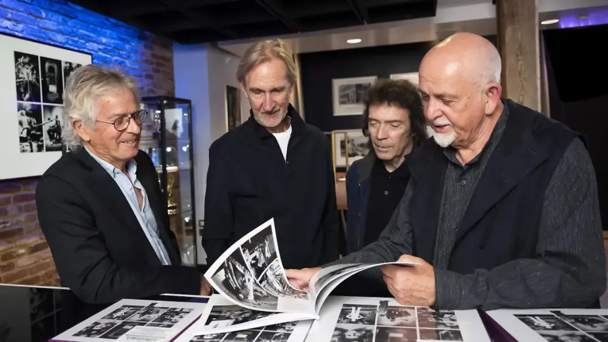 Formados en 1967, Génesis es considerado uno de los grupos pioneros del rock progresivo británico.