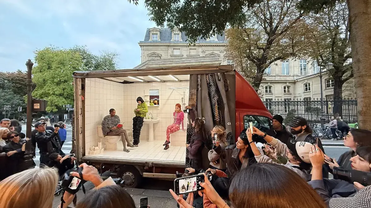 En una semana de la moda saturada de presentaciones, Paula Canovas del Vas supo cómo destacar.