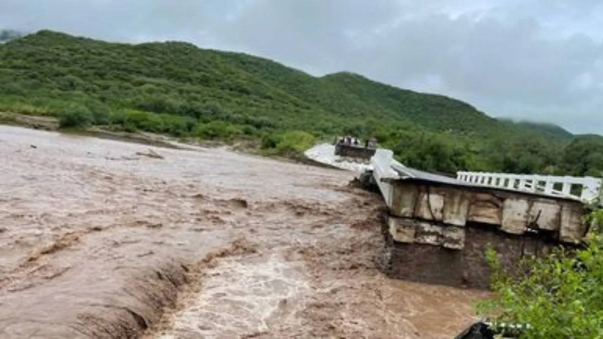 Detalló que en total todavía hay 66 puentes afectados en las cinco entidades.